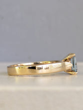 Load image into Gallery viewer, Vintage Aquamarine 9ct yellow gold ring