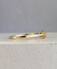 Load image into Gallery viewer, Delicate vintage morganite ring 9ct yellow gold