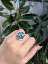 Load image into Gallery viewer, Vintage c1970s Australian parti sapphire flower cluster in silver.