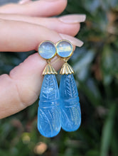 Load image into Gallery viewer, Opulent vintage hand carved Aquamarine drop earrings 10ct gold