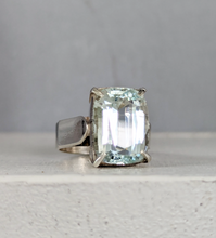 Load image into Gallery viewer, Pale blue 8ct aquamarine in chunky vintage silver