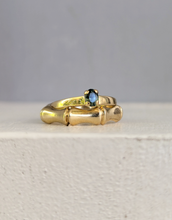 Load image into Gallery viewer, Exquisite dainty sculptural Australian green sapphire ring 9ct