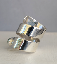 Load image into Gallery viewer, 'All wrapped up' vintage aquamarine cabochon ring in sterling silver.