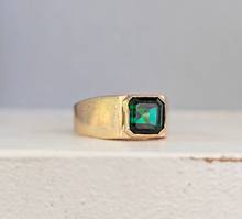Load image into Gallery viewer, Luxuriously heavy tourmaline signet 9ct yellow gold ring