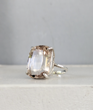 Load image into Gallery viewer, Pale champagne topaz filigree in sterling silver
