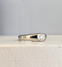 Load image into Gallery viewer, Vintage hammerset diamond in 9ct white gold