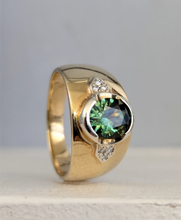 Load image into Gallery viewer, Glowing 2.05ct Australian parti sapphire & diamond 9ct band c1980s