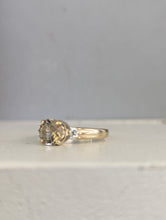 Load image into Gallery viewer, Vintage zircon trilogy in 9ct yellow gold