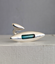 Load image into Gallery viewer, Vintage modernist abstract ring featuring a sleek seablue tourmaline c1970s