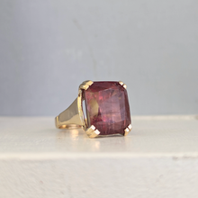Load image into Gallery viewer, Mulberry Tourmaline in heavy vintage 9ct yellow gold