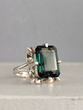 Load image into Gallery viewer, Vintage Buttercup green spinel ring in sterling silver