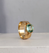 Load image into Gallery viewer, Vintage green tourmaline in wide acanthus engraved band 9ct