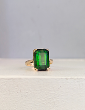 Load image into Gallery viewer, Vintage chrome Tourmaline in 9ct yellow gold.
