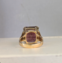 Load image into Gallery viewer, Mulberry Tourmaline in heavy vintage 9ct yellow gold