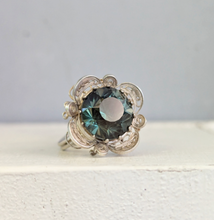 Load image into Gallery viewer, Green spinel flower wirework ring mid century silver
