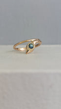Load image into Gallery viewer, Slinky parti sapphire snake ring 18ct
