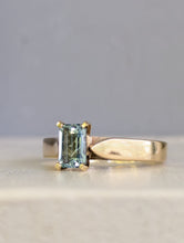 Load image into Gallery viewer, Vintage Aquamarine 9ct yellow gold ring