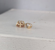 Load image into Gallery viewer, Cinnamon Hart Ranges zircon in vintage 9ct yellow gold pendant setting