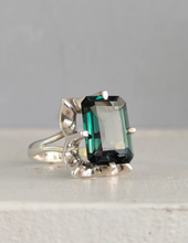 Load image into Gallery viewer, Vintage Buttercup green spinel ring in sterling silver