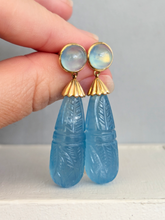 Load image into Gallery viewer, Opulent vintage hand carved Aquamarine drop earrings 10ct gold