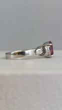 Load image into Gallery viewer, Vintage 1950s 18ct white gold tourmaline ring