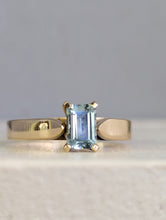 Load image into Gallery viewer, Vintage Aquamarine 9ct yellow gold ring