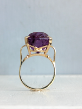 Load image into Gallery viewer, Vivid Amethyst ring c1967 UK 9ct yellow gold