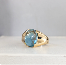 Load image into Gallery viewer, Glowing Aquamarine cabochon in vintage 9ct yellow gold