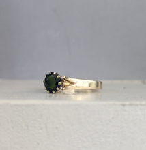 Load image into Gallery viewer, Deep ocean blue Australian sapphire in 9ct claw setting c1980s