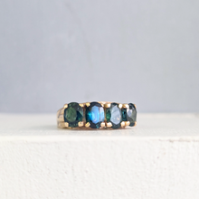 Load image into Gallery viewer, Incredible Vintage Australian Parti Sapphire ring 14ct yellow gold