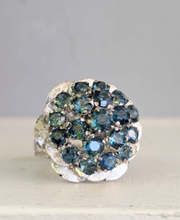 Load image into Gallery viewer, Vintage c1970s Australian parti sapphire flower cluster in silver.