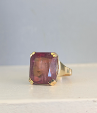 Load image into Gallery viewer, Mulberry Tourmaline in heavy vintage 9ct yellow gold