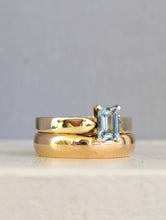 Load image into Gallery viewer, Vintage Aquamarine 9ct yellow gold ring