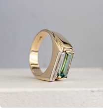Load image into Gallery viewer, Seagreen tourmaline signet c1970s 9ct white and yellow gold
