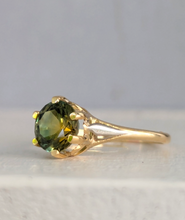 Load image into Gallery viewer, Elegant Art deco Australian parti sapphire ring in 15ct yellow gold c1930s