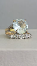 Load image into Gallery viewer, Vintage sky blue topaz 18ct gold ring