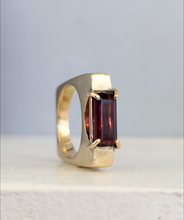 Load image into Gallery viewer, Modernist c1970 Garnet ring in 14ct