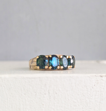Load image into Gallery viewer, Incredible Vintage Australian Parti Sapphire ring 14ct yellow gold