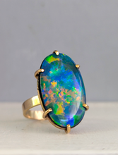 Load image into Gallery viewer, Impressive vintage opal triplet in 9ct