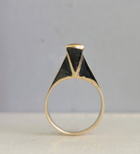 Load image into Gallery viewer, Vintage 1970s Brutalist tourmaline ring 9ct yellow gold