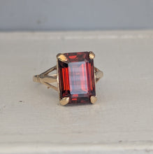 Load image into Gallery viewer, Vivid natural zircon in 9ct yellow gold vintage ring