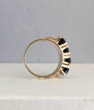 Load image into Gallery viewer, Incredible Vintage Australian Parti Sapphire ring 14ct yellow gold