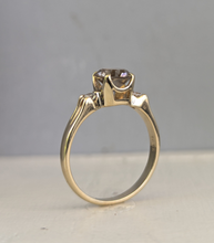 Load image into Gallery viewer, Vintage zircon trilogy in 9ct yellow gold