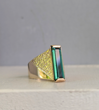 Load image into Gallery viewer, Vintage 1970s Brutalist tourmaline ring 9ct yellow gold