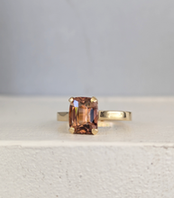 Load image into Gallery viewer, Chocolate cognac zircon in vintage 9ct yellow gold