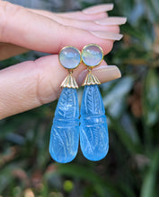 Load image into Gallery viewer, Opulent vintage hand carved Aquamarine drop earrings 10ct gold