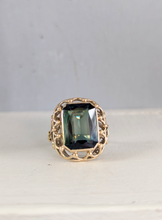 Load image into Gallery viewer, Mid century green spinel in 8ct yellow gold