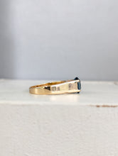 Load image into Gallery viewer, Vintage blue zircon 9ct ring