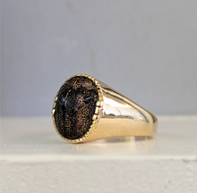 Load image into Gallery viewer, Vintage glass scarab beetle signet 9ct yellow gold