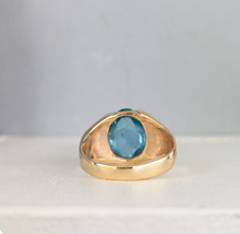 Load image into Gallery viewer, Glowing Aquamarine cabochon in vintage 9ct yellow gold